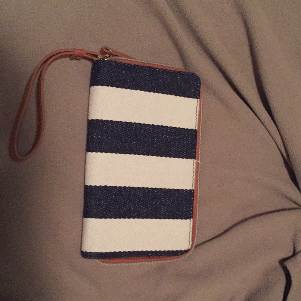 Striped white and navy blue strap wallet